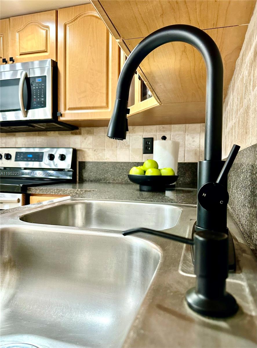 DEVON-AIRE VILLAS SEC 2 - Residential