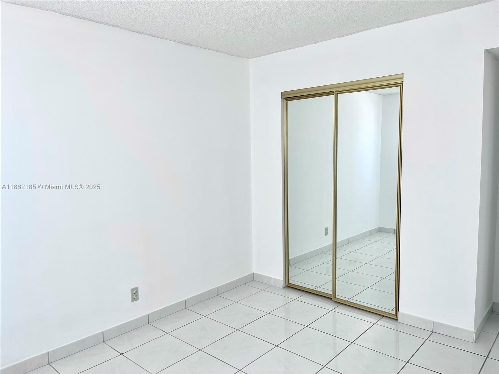 WARRENTON HOUSE CONDO - Residential