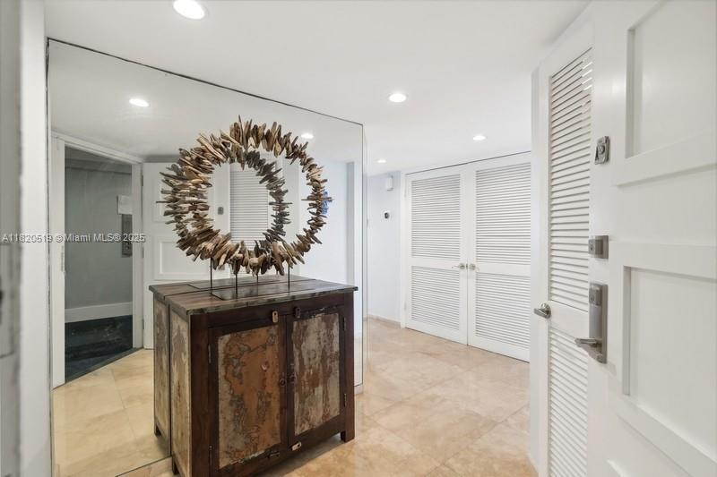 6423 Collins Ave 1605