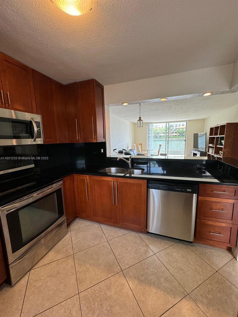 4000 NE 169th St 104