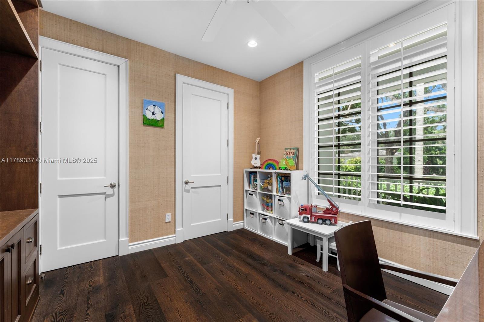 CORAL GABLES BISC BAY SEC - Residential