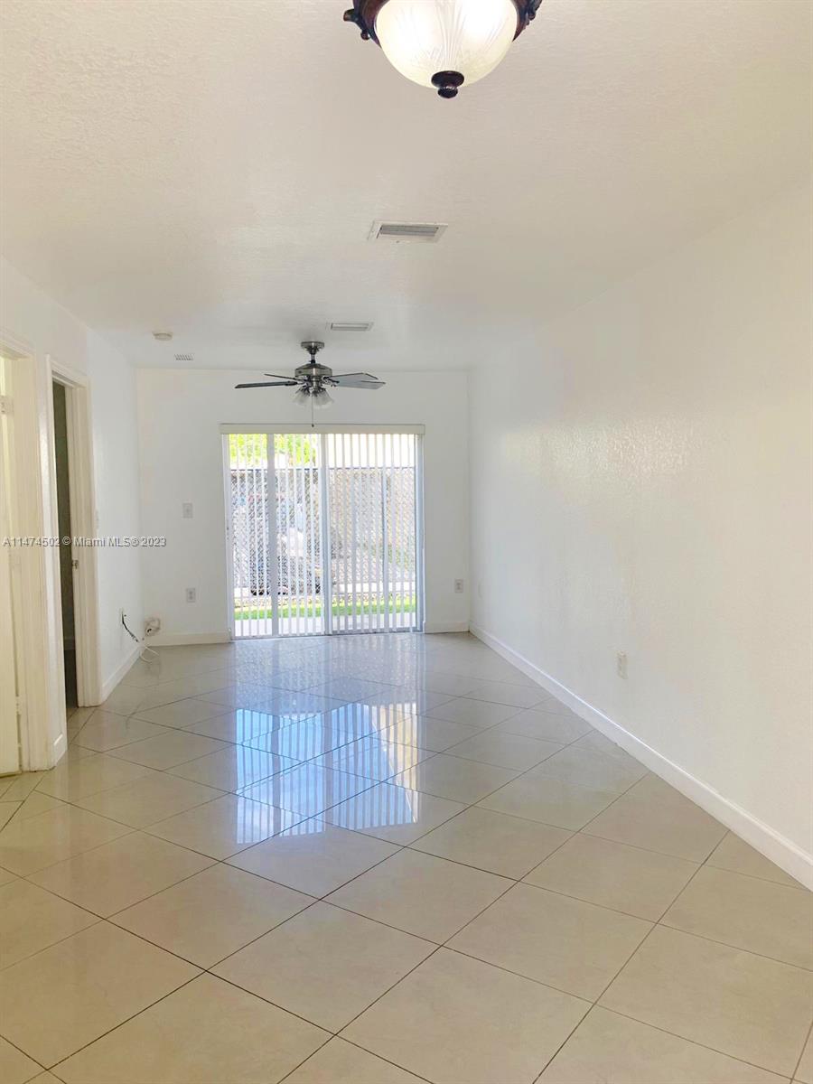 AQUA VISTA TOWNHOMES COND - Residential Lease