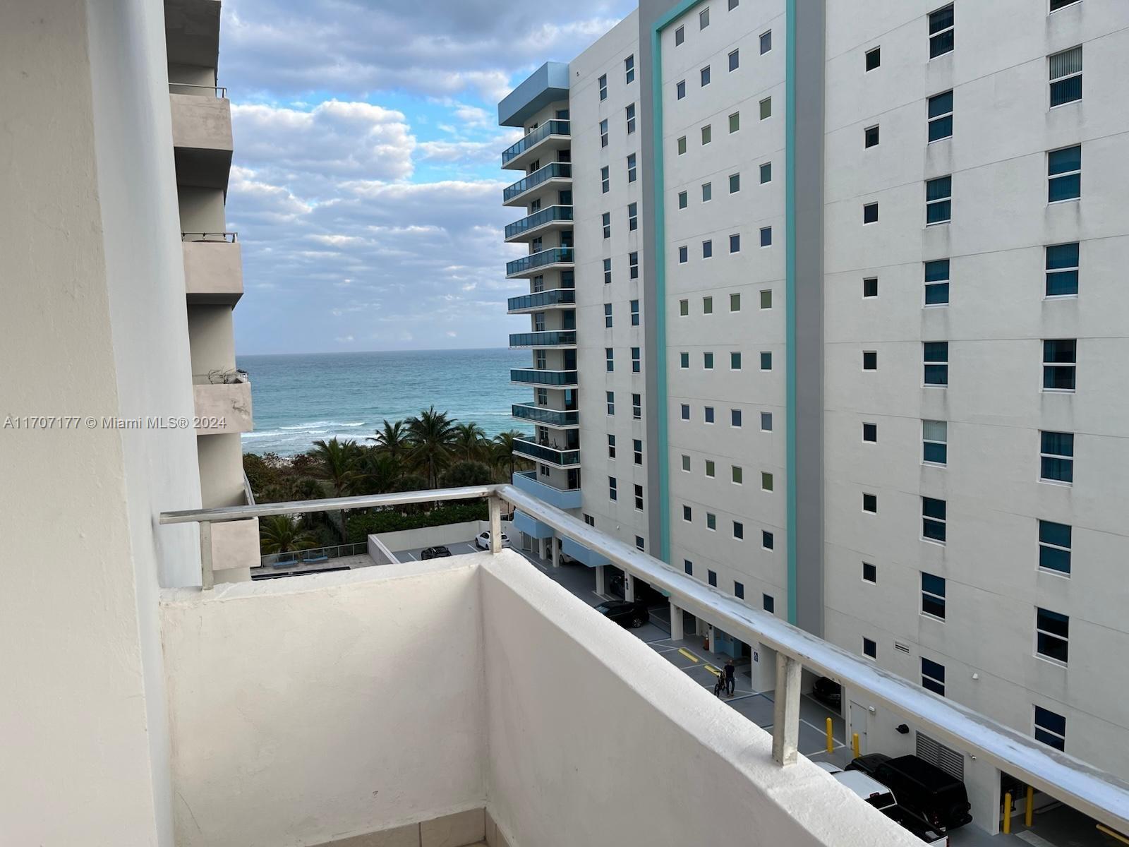 9225 Collins Ave 712