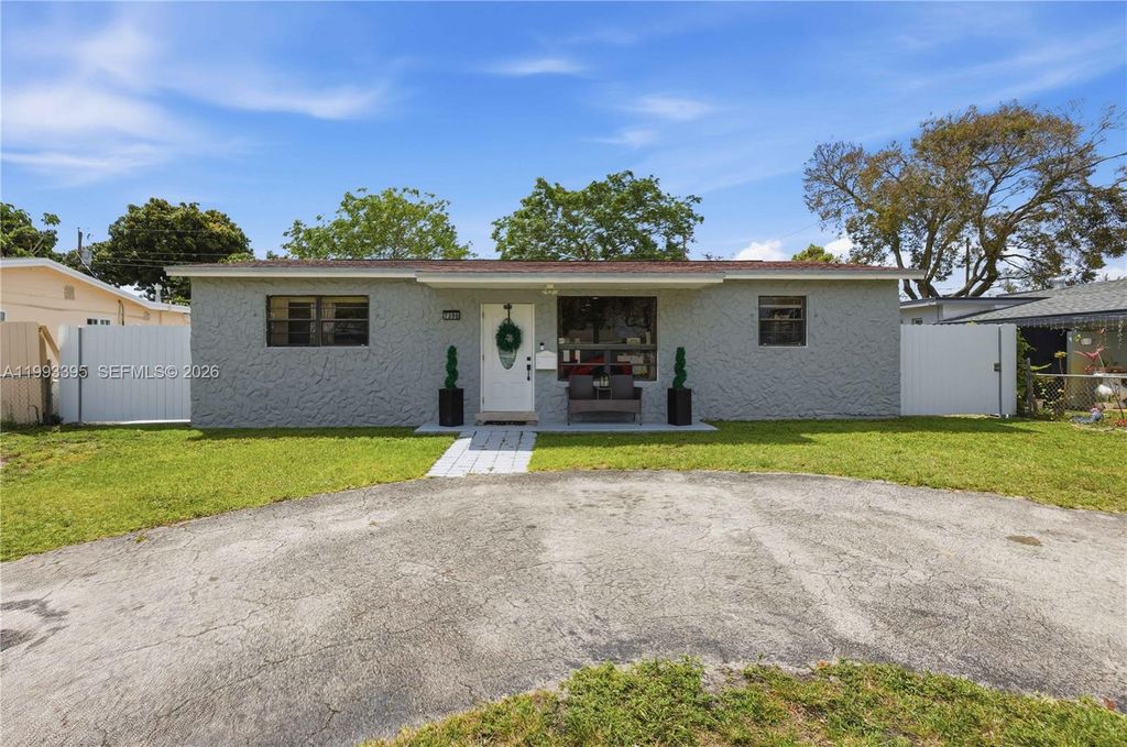 Photo of 7390 Cleveland St, Hollywood, FL 33024 (MLS # A11993395)