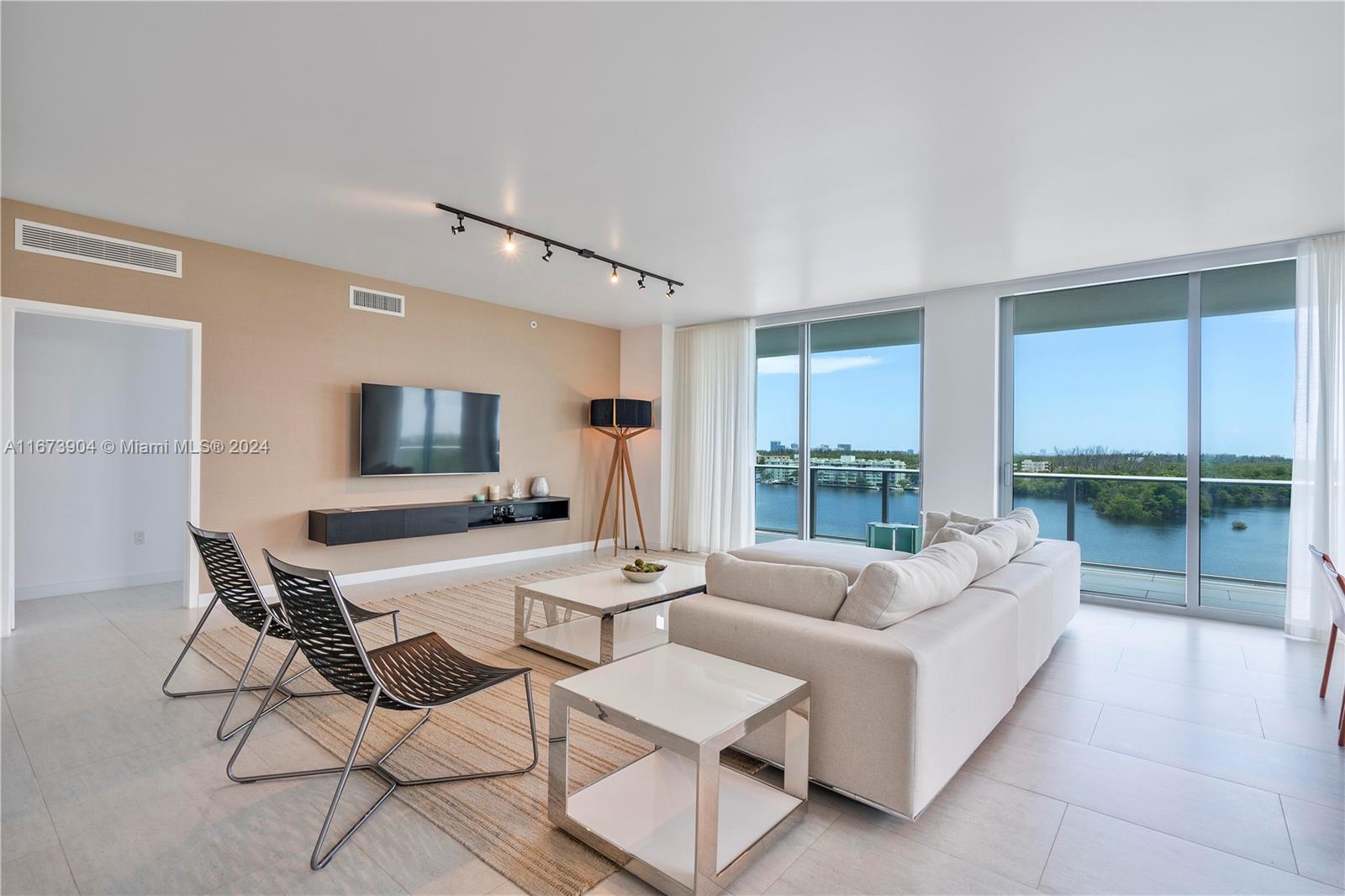 View photos, virtual tours, details... 17111 Biscayne Blvd 802