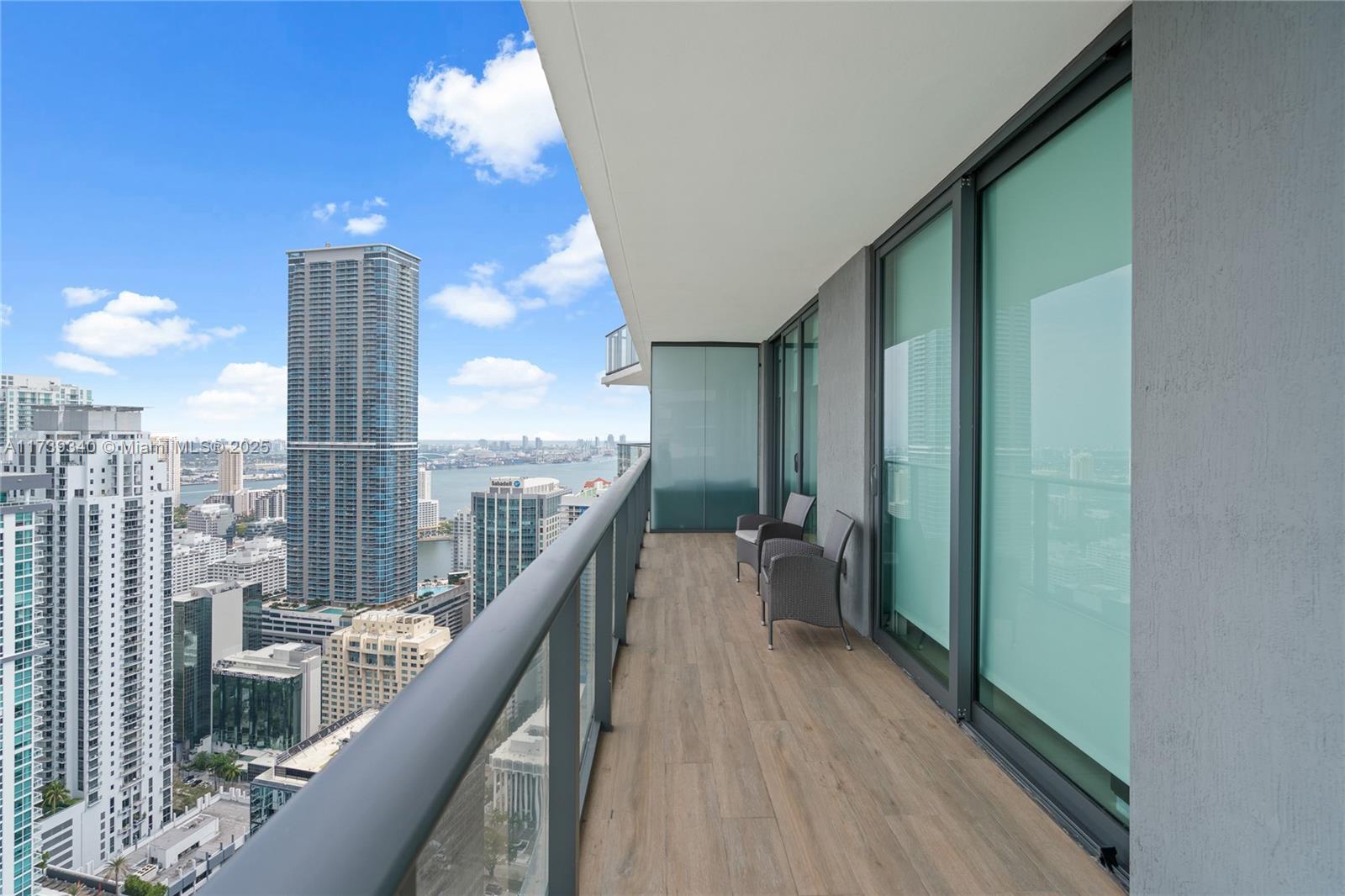 SLS BRICKELL - Residential