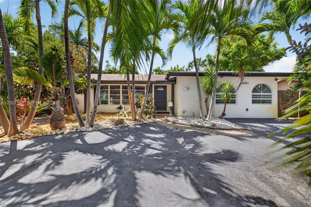 Photo of 5451 NE 22nd Ave, Fort Lauderdale, FL 33308 (MLS # A12007322)