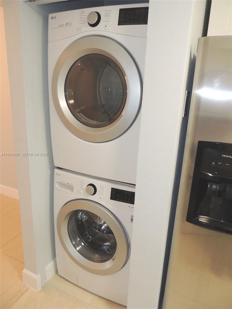 EVENING STAR CONDO - Residential Lease