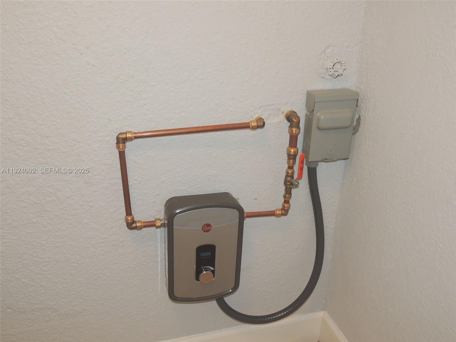 EVENING STAR CONDO - Residential Lease