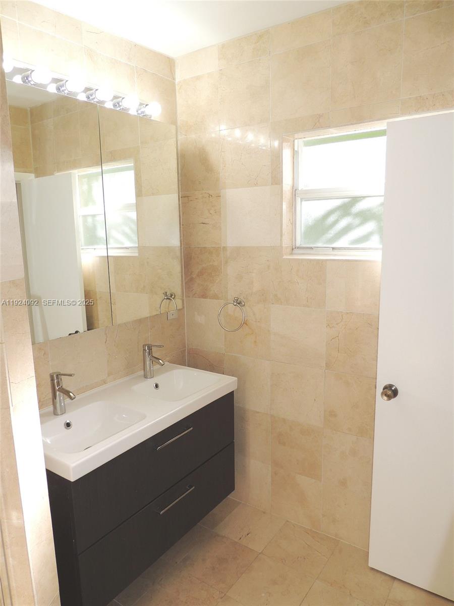 EVENING STAR CONDO - Residential Lease