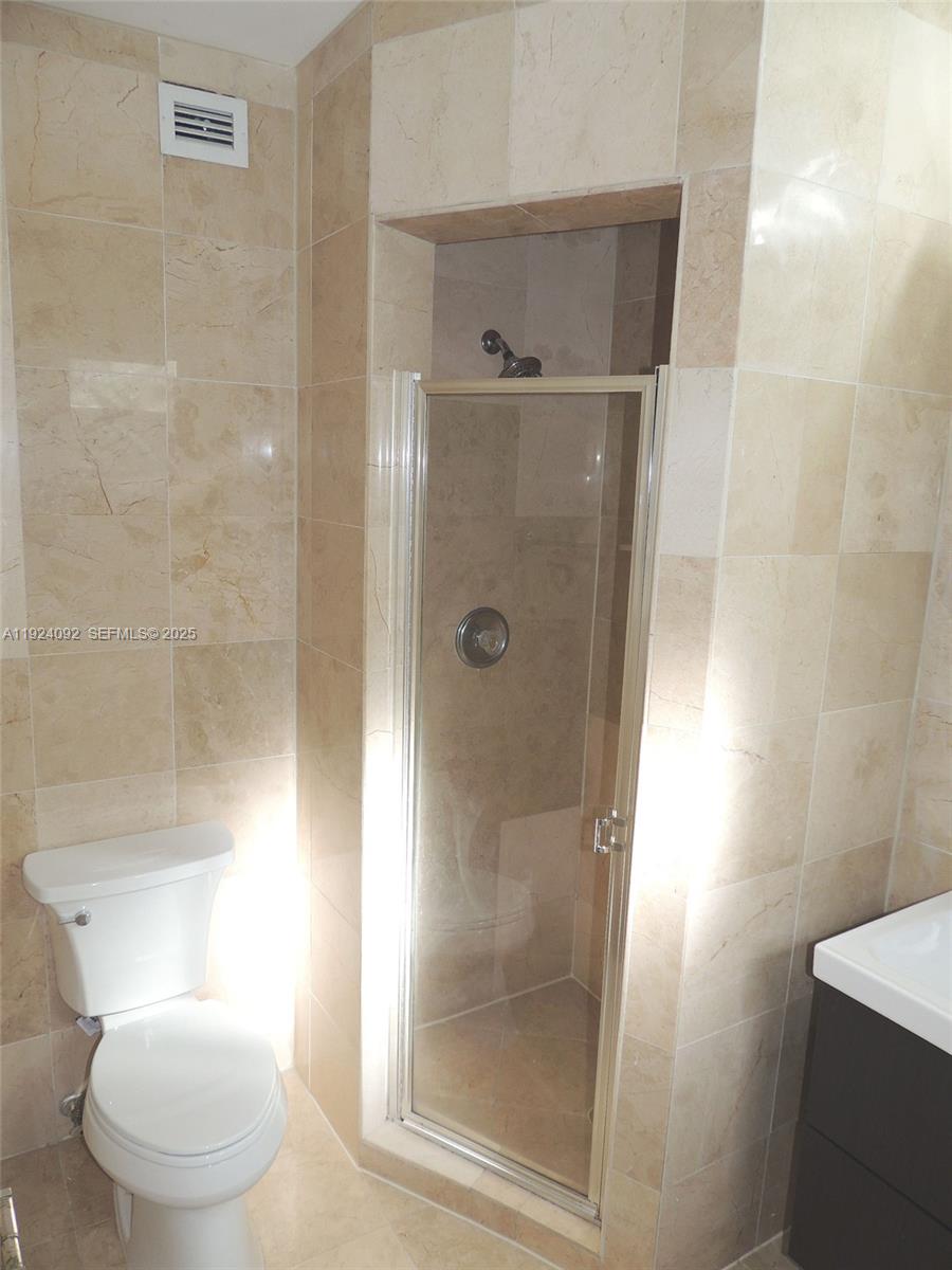 EVENING STAR CONDO - Residential Lease