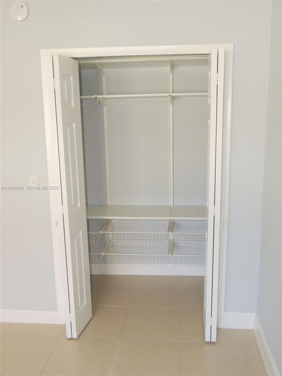 EVENING STAR CONDO - Residential Lease