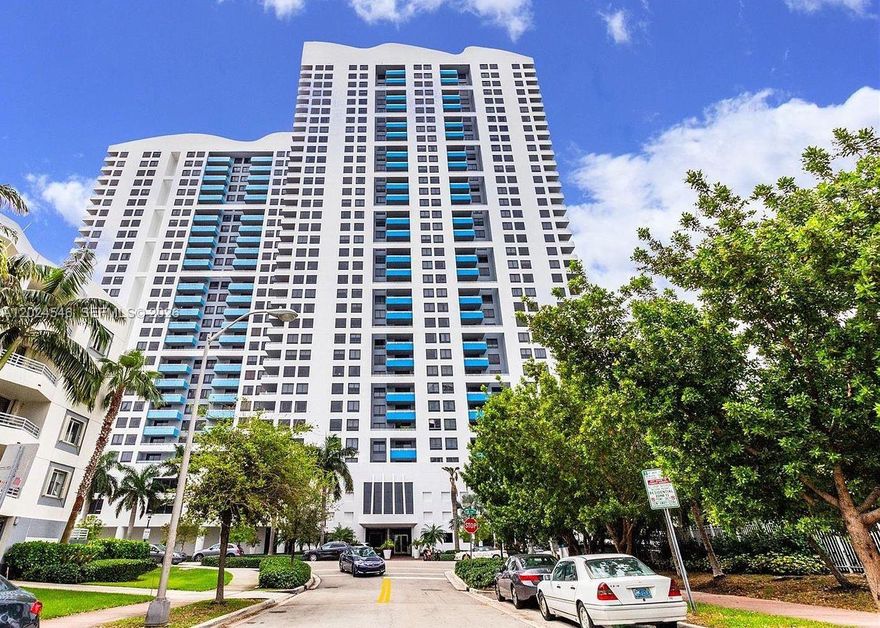 Luxury leaving in the heart of South Beach. Enjoy breathtaking views of Biscayne Bay and the Downtown Miami skyline.   Building has full amenities mini golf, tennis, pool, gym and more.  Minute to Lincoln Road Mall, Flamingo Park and the beach.