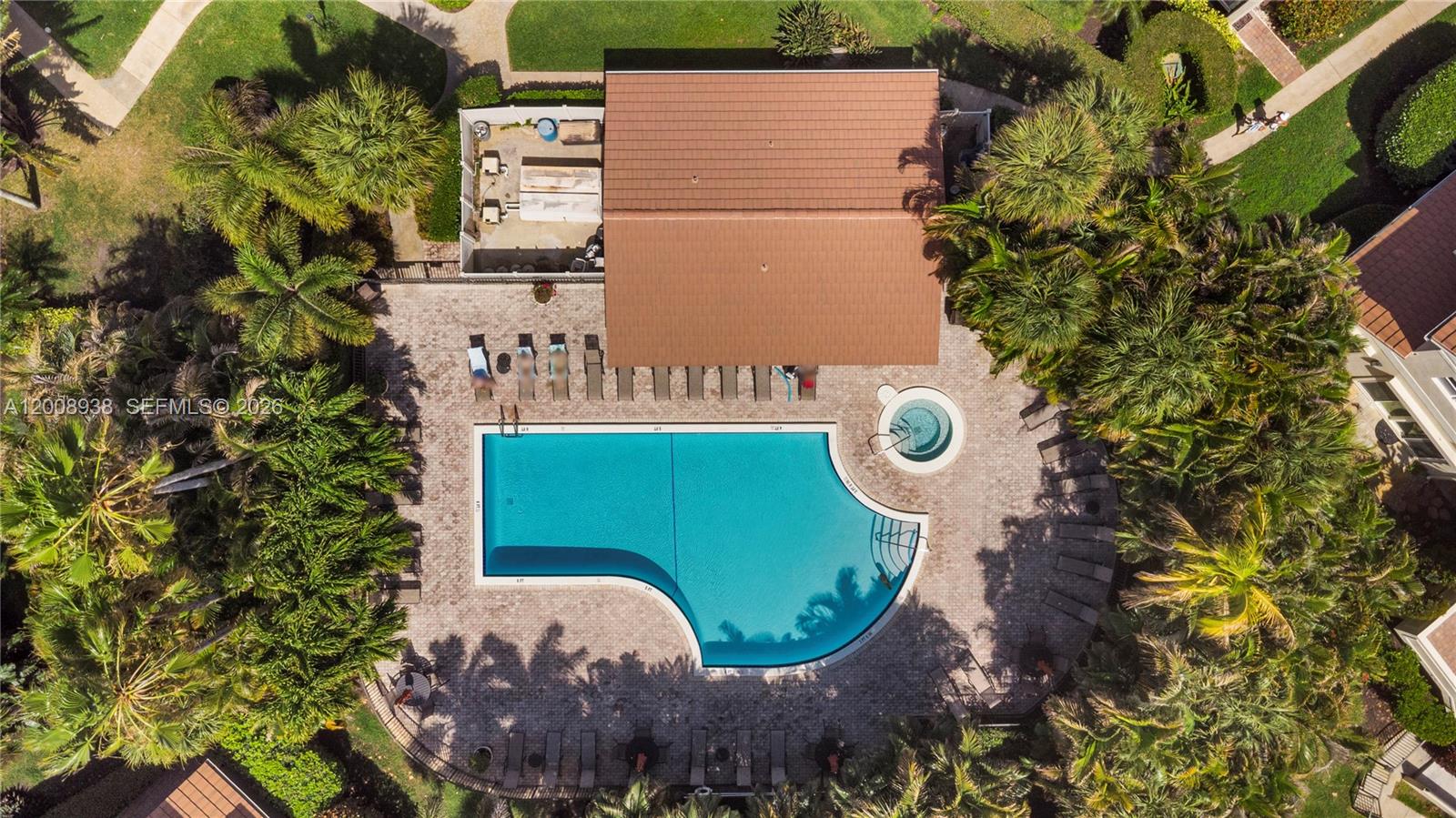 BEACHCOMBER CONDO - Residential