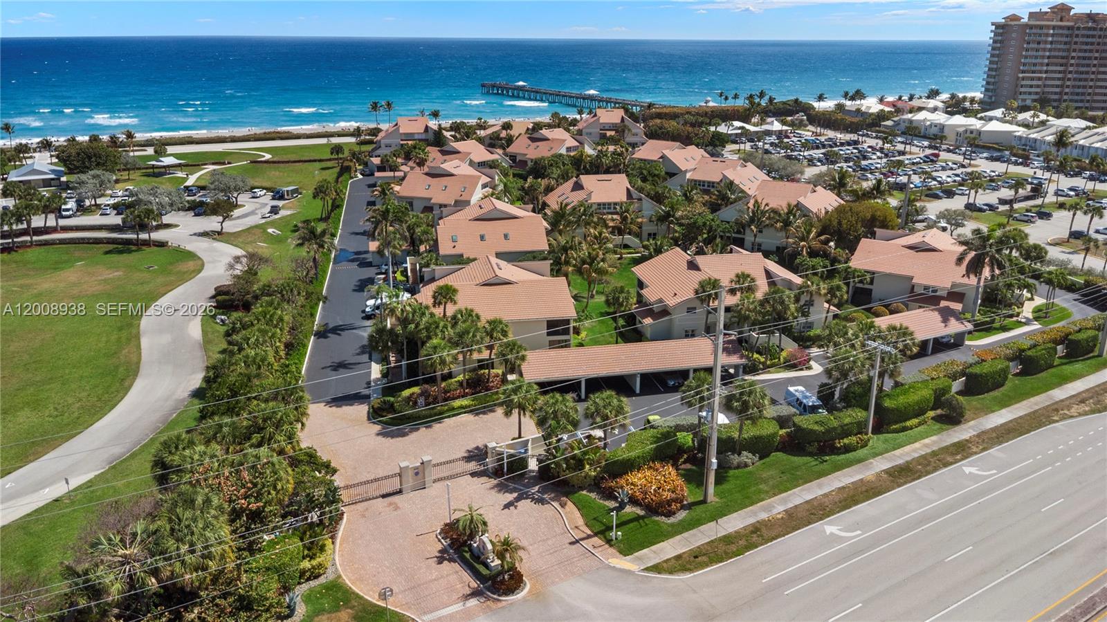 BEACHCOMBER CONDO - Residential