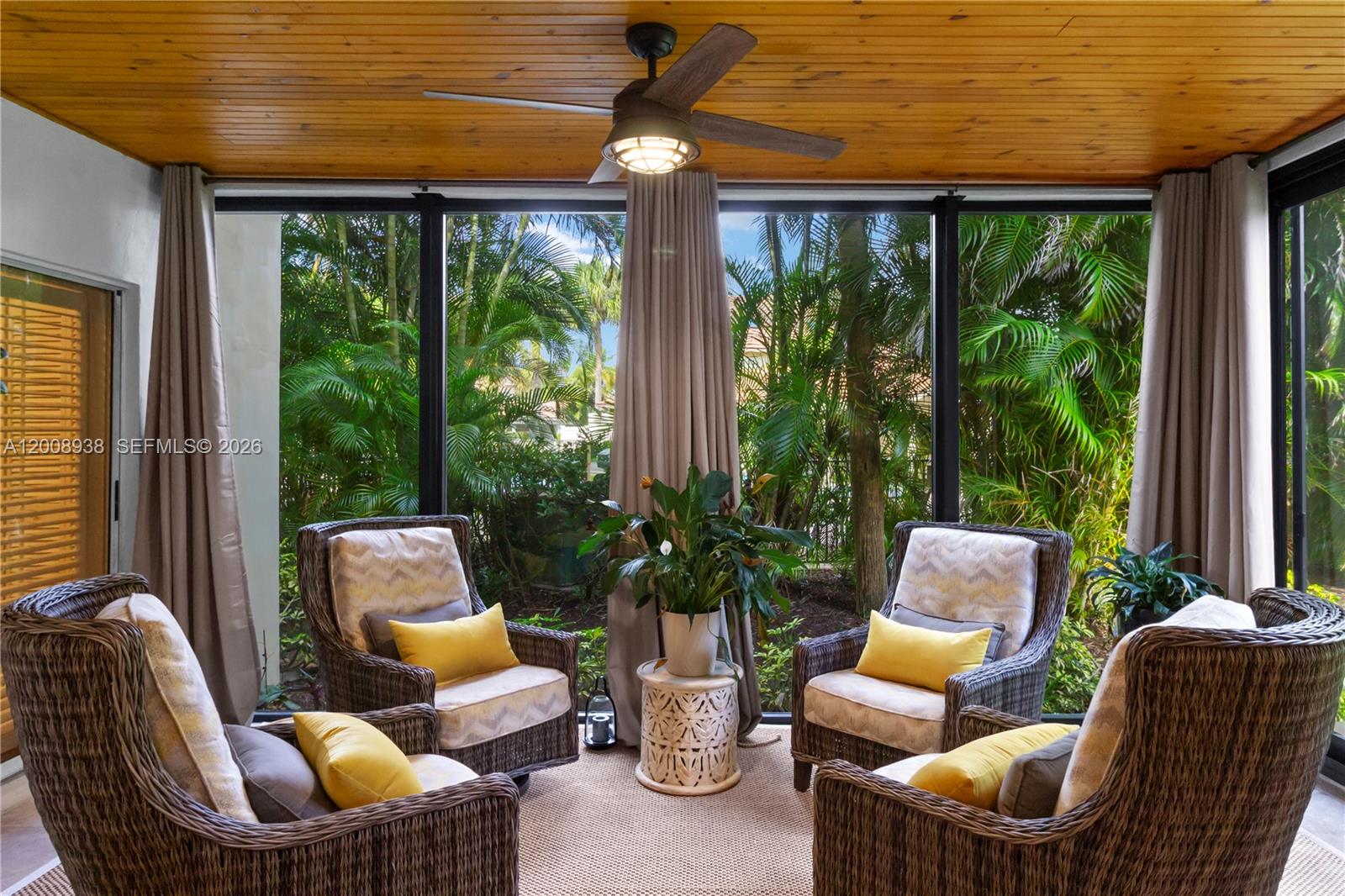 BEACHCOMBER CONDO - Residential
