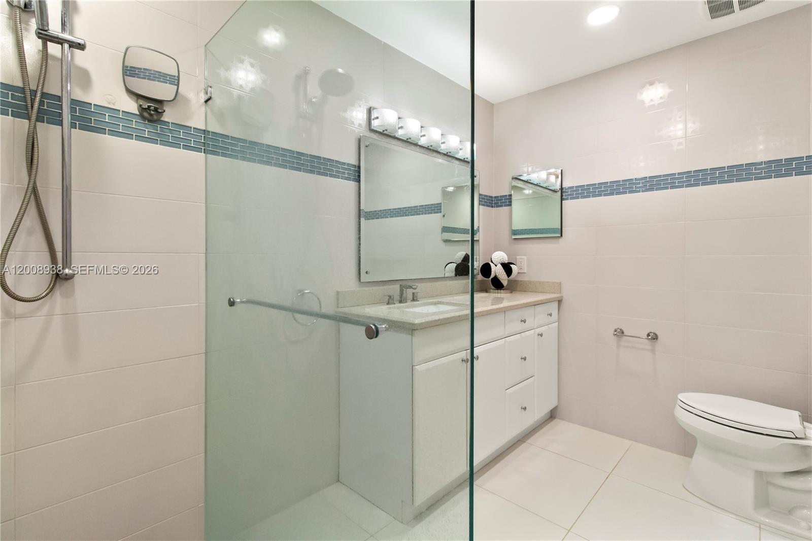 BEACHCOMBER CONDO - Residential