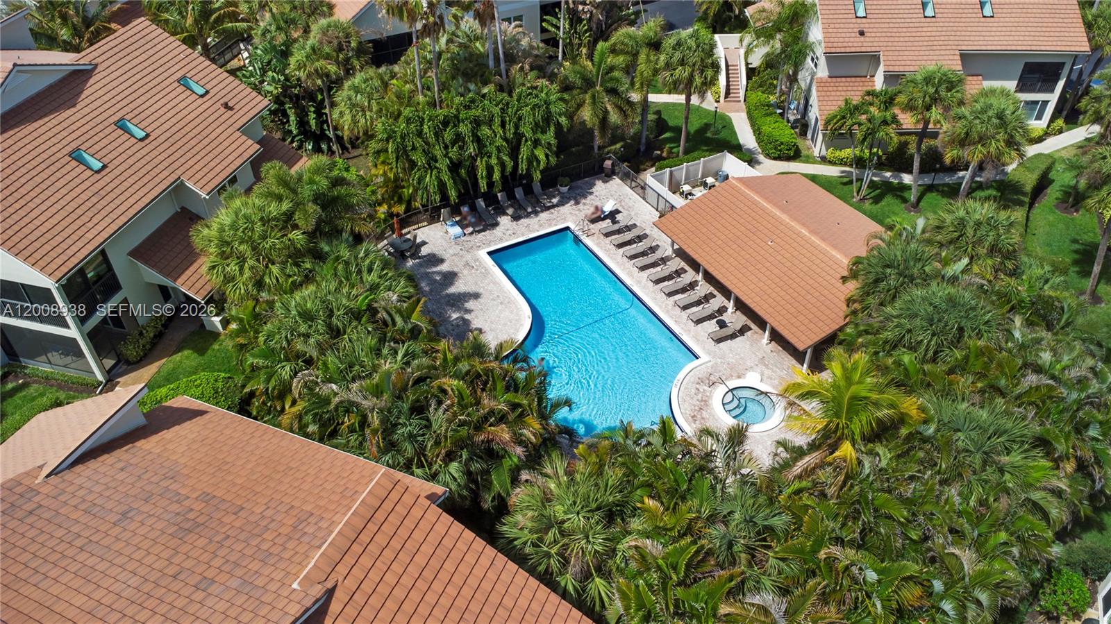 BEACHCOMBER CONDO - Residential