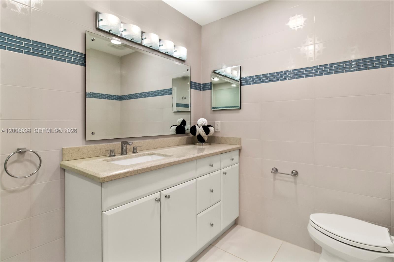 BEACHCOMBER CONDO - Residential