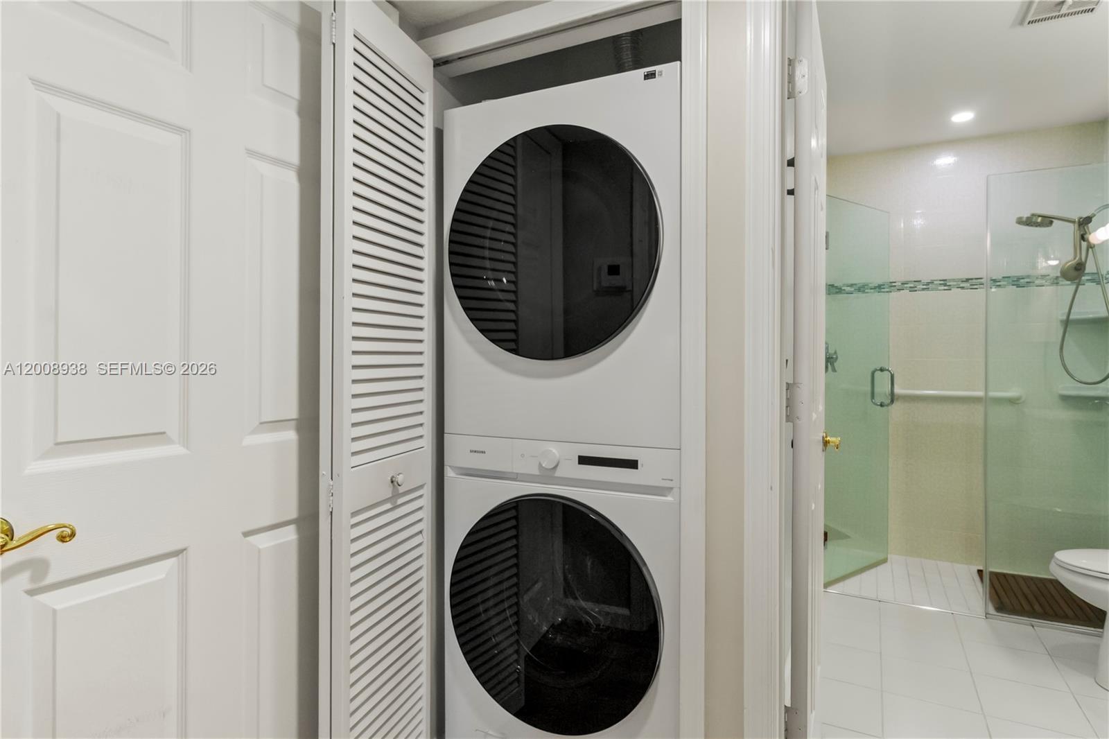 BEACHCOMBER CONDO - Residential