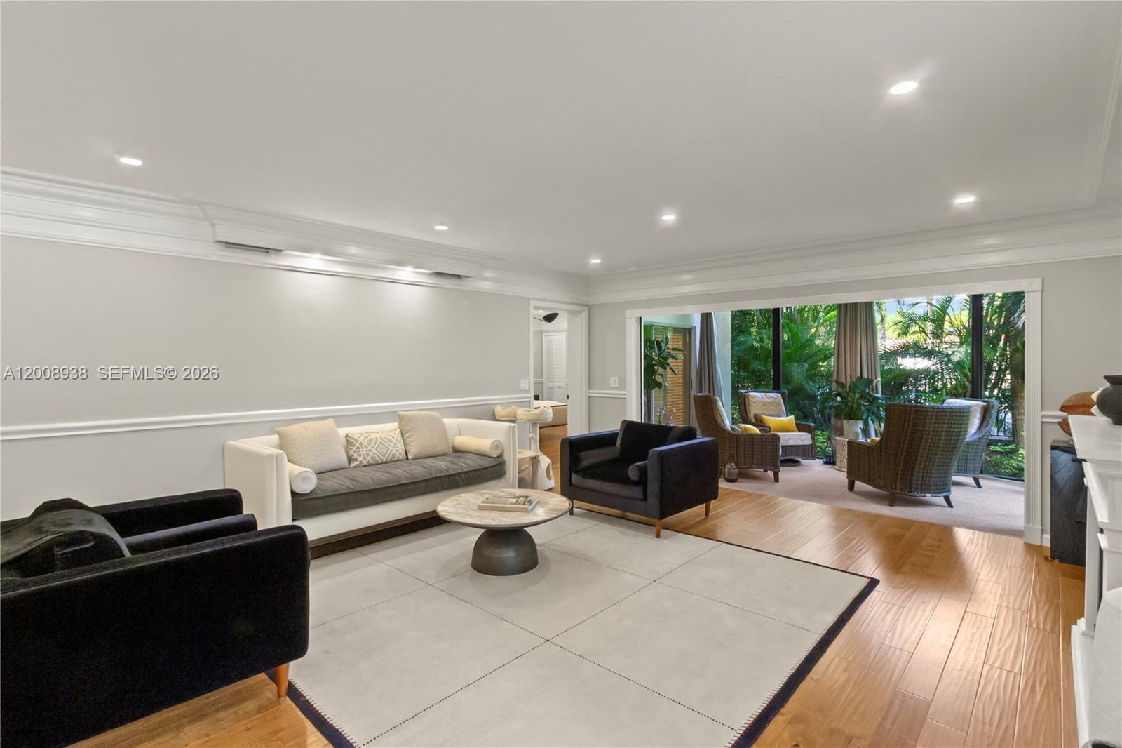 BEACHCOMBER CONDO - Residential