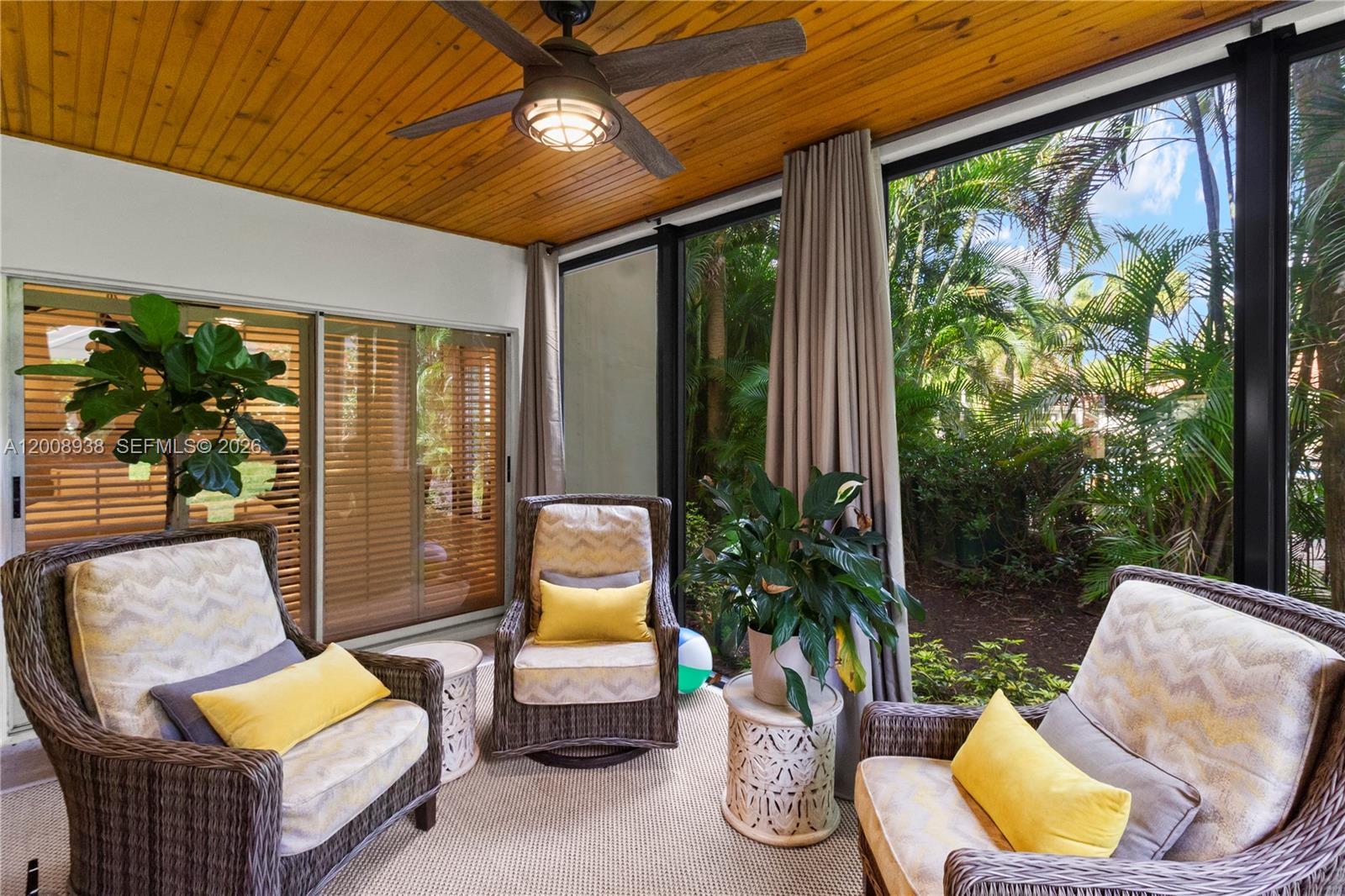 BEACHCOMBER CONDO - Residential