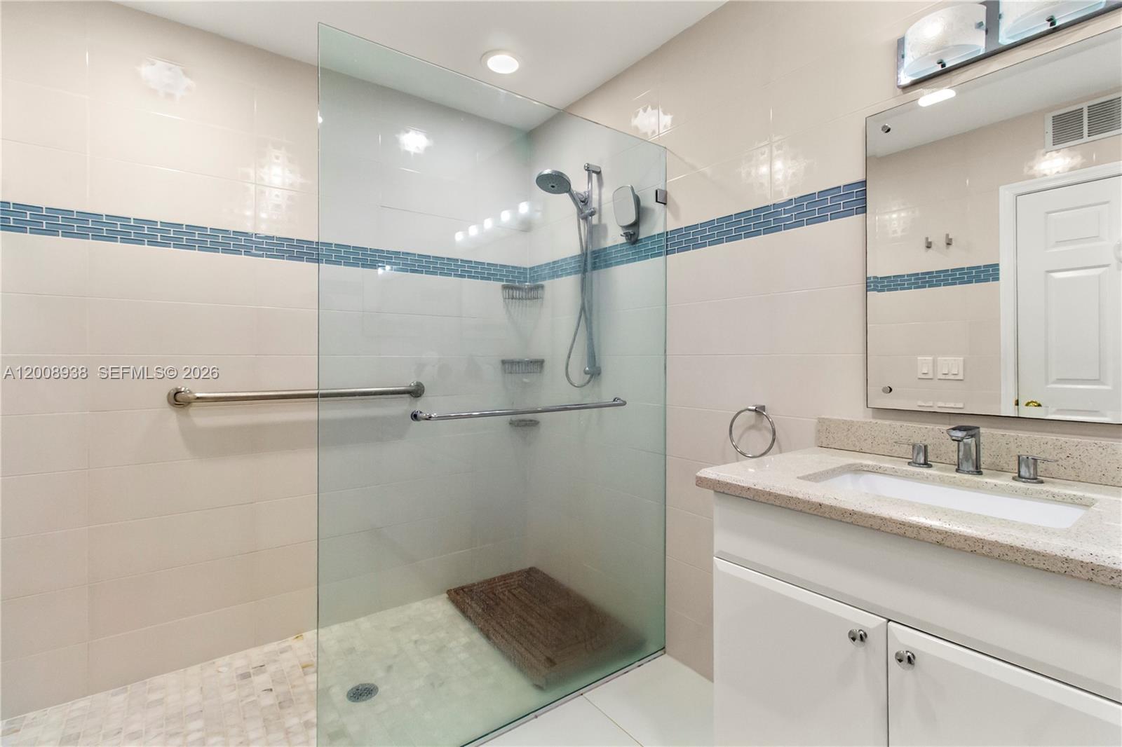 BEACHCOMBER CONDO - Residential