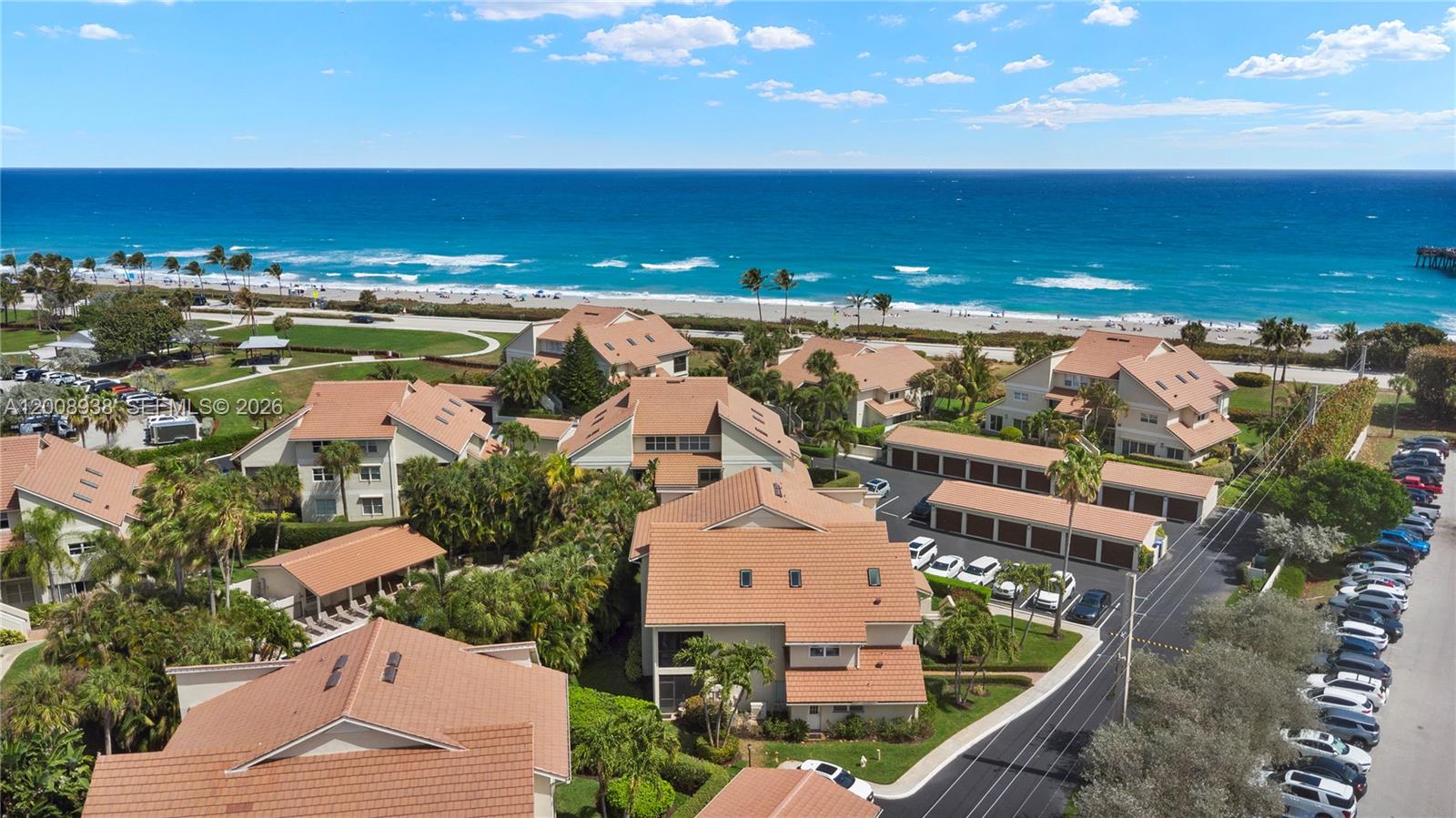 BEACHCOMBER CONDO - Residential