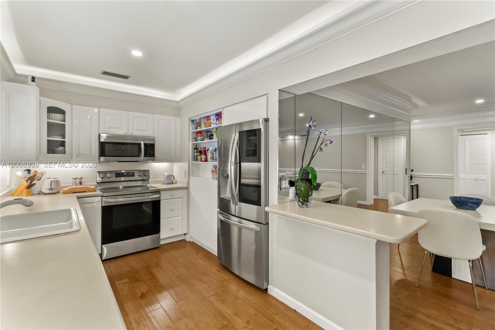 BEACHCOMBER CONDO - Residential