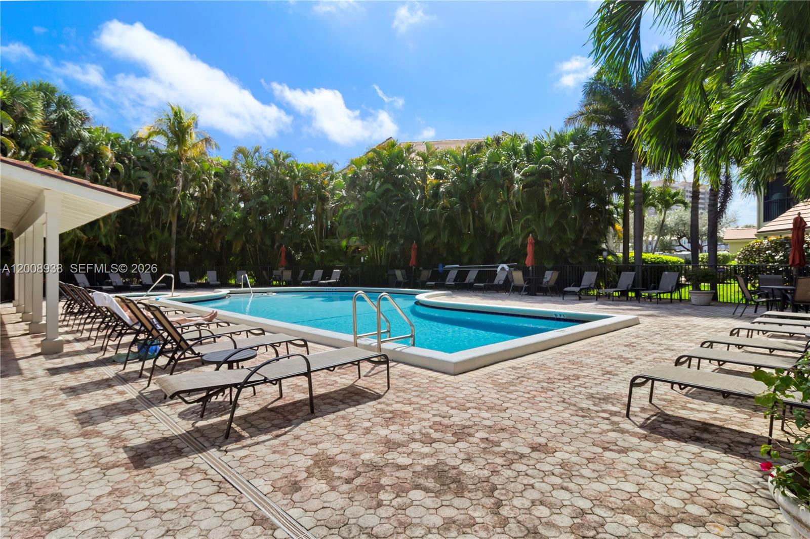 BEACHCOMBER CONDO - Residential
