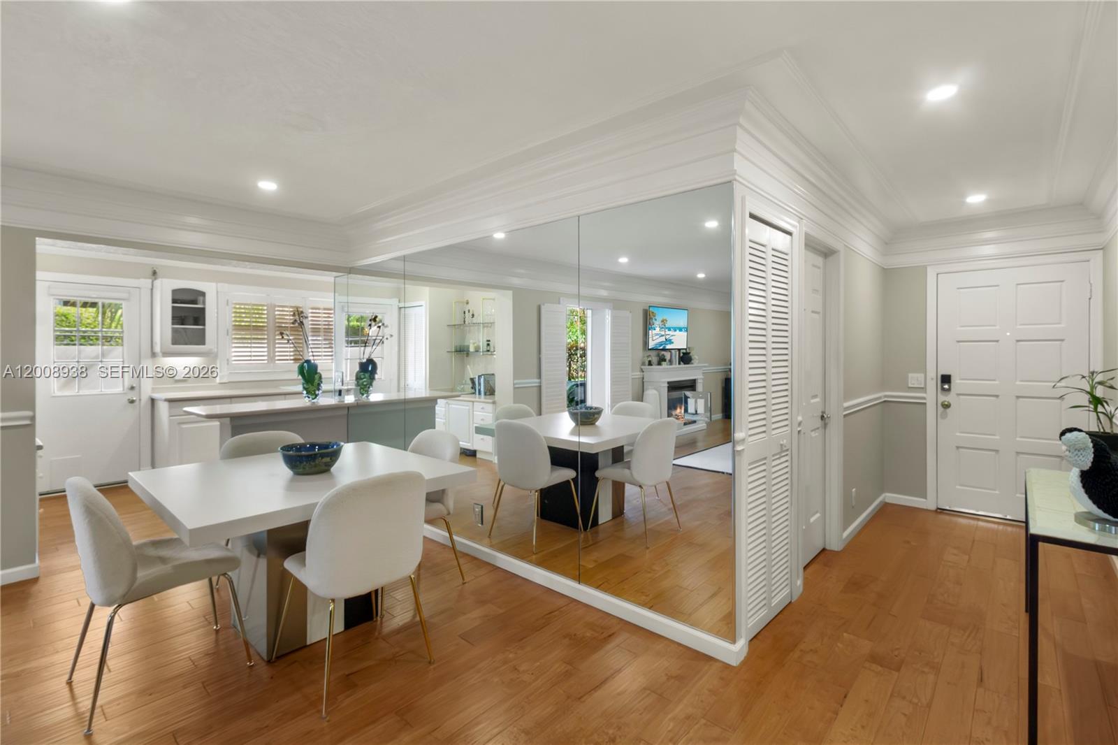 BEACHCOMBER CONDO - Residential