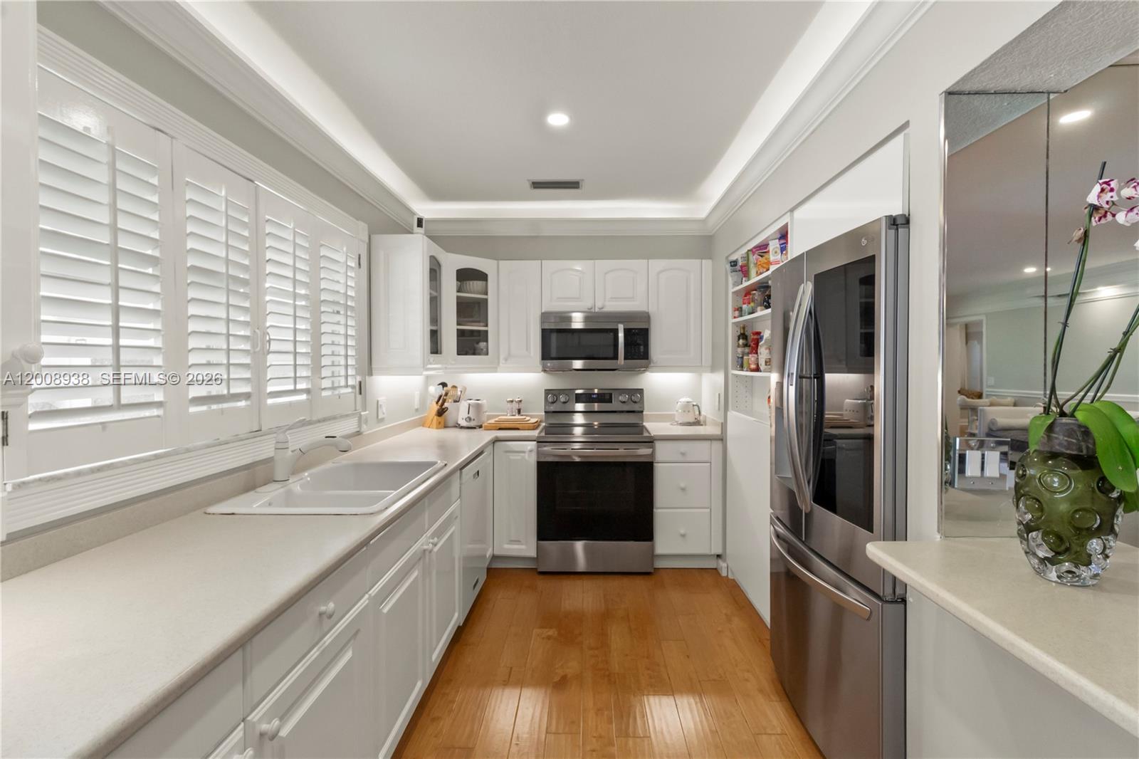 BEACHCOMBER CONDO - Residential