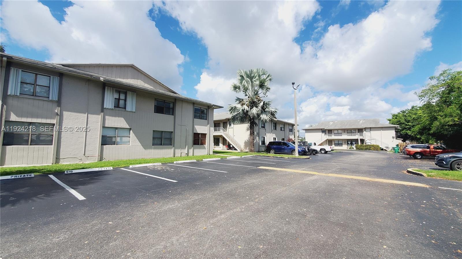 ROZLAND CONDO - Residential