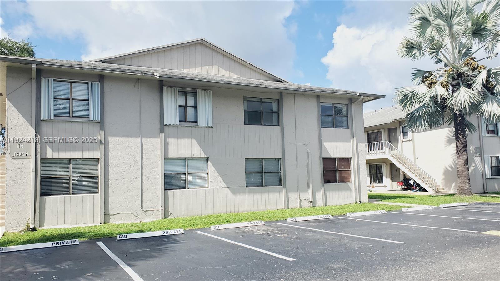 ROZLAND CONDO - Residential