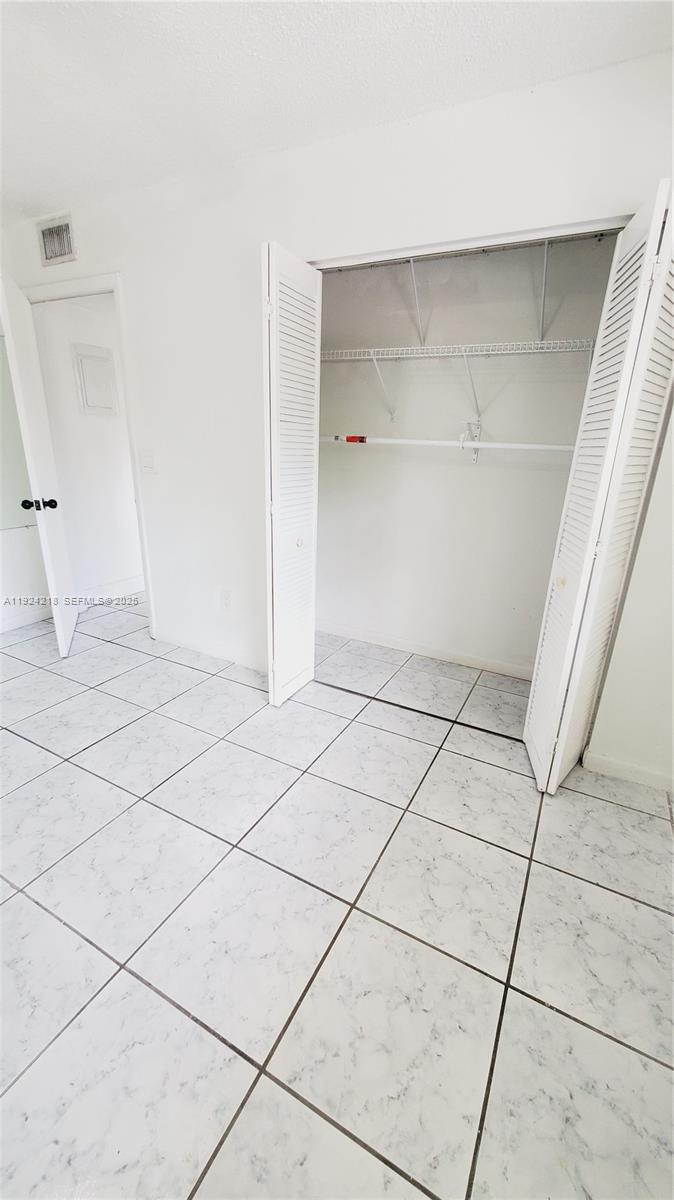 ROZLAND CONDO - Residential