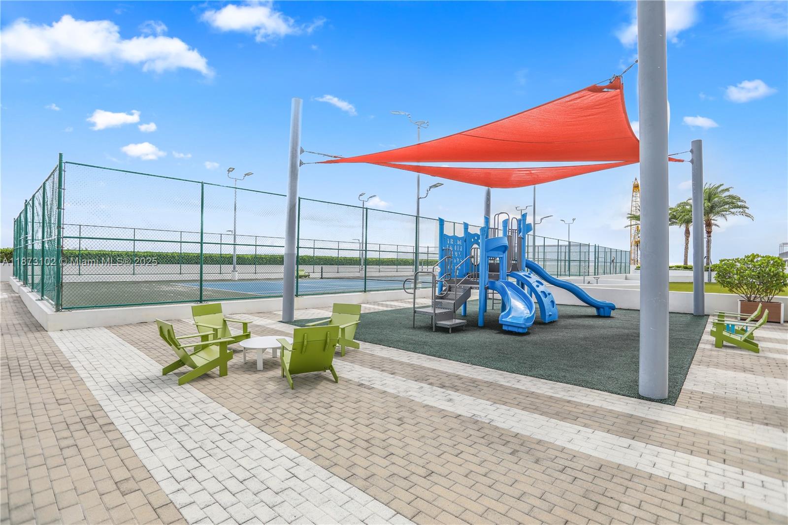 THE HARBOUR NORTH CONDO - Residential