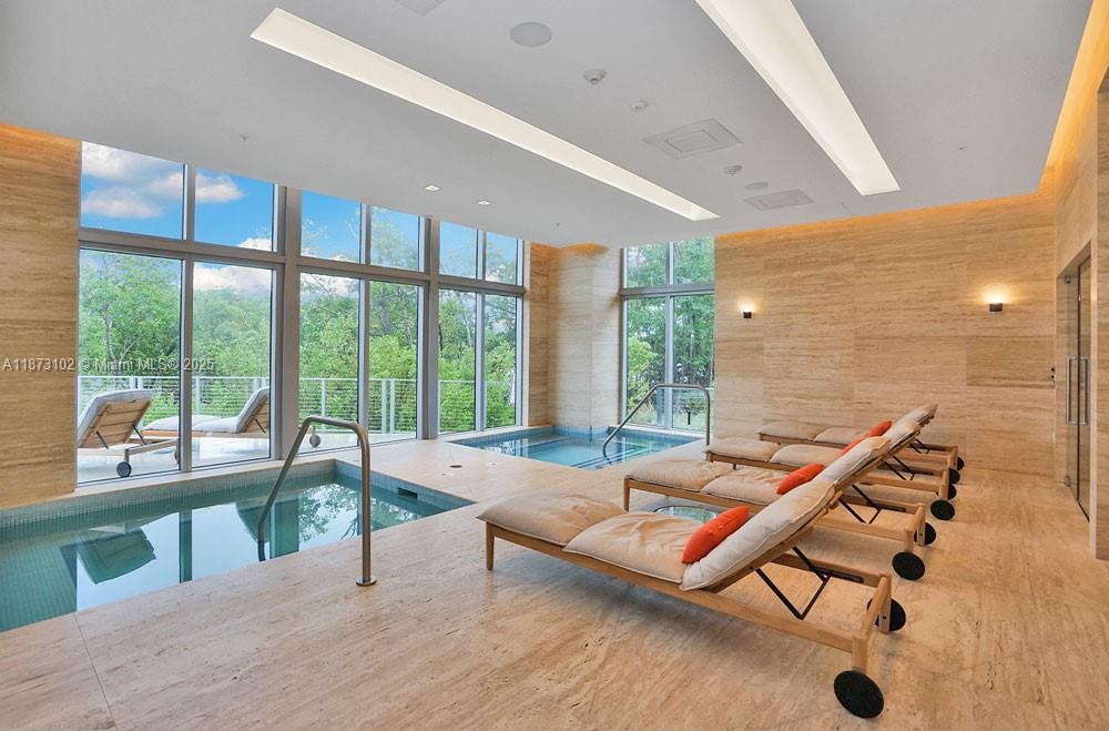 THE HARBOUR NORTH CONDO - Residential