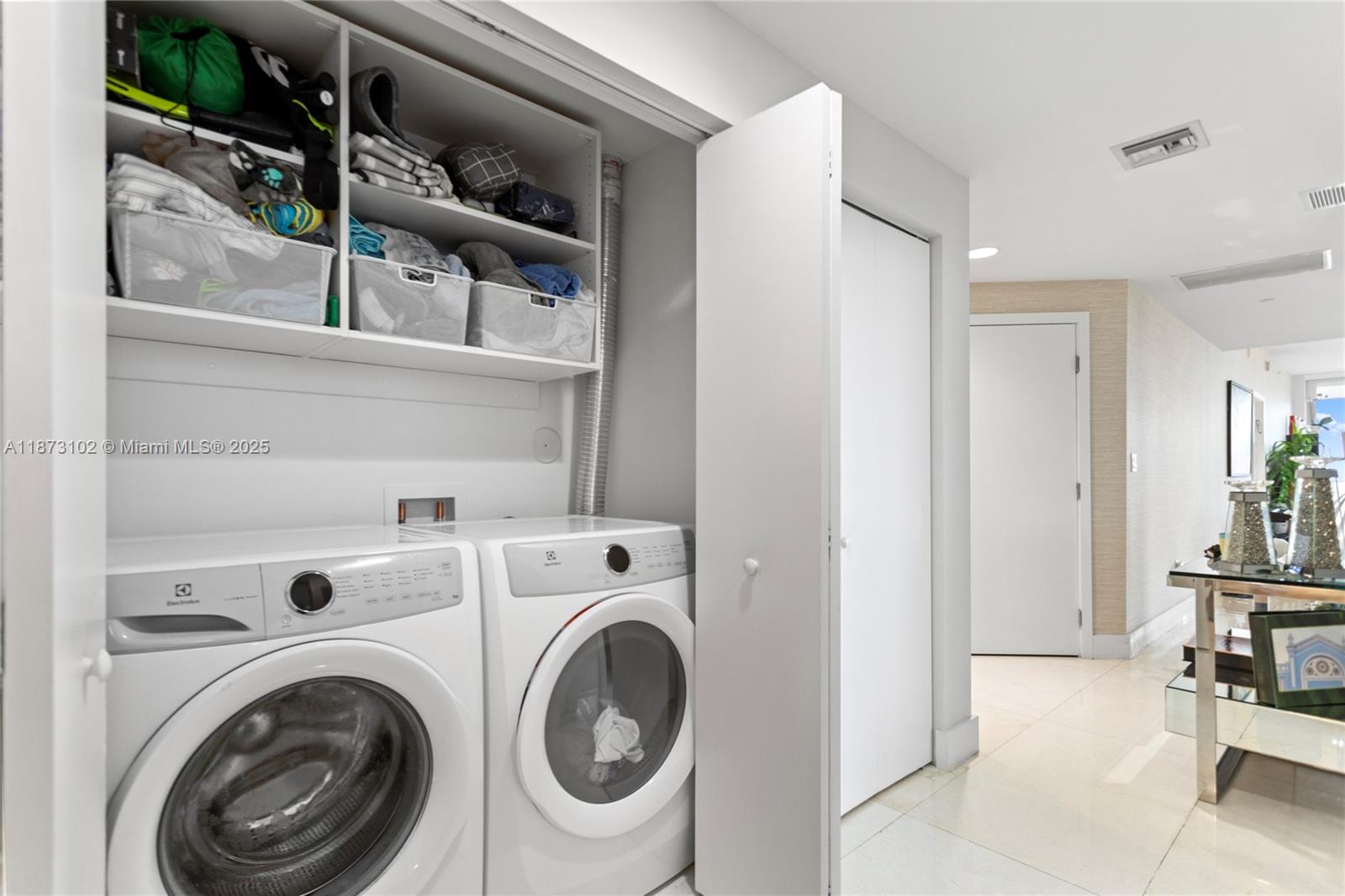 THE HARBOUR NORTH CONDO - Residential