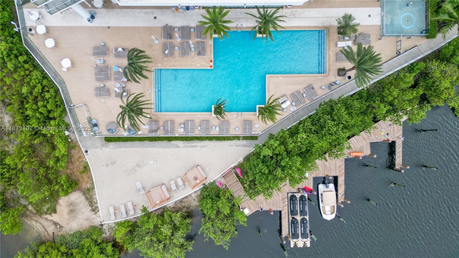 THE HARBOUR NORTH CONDO - Residential