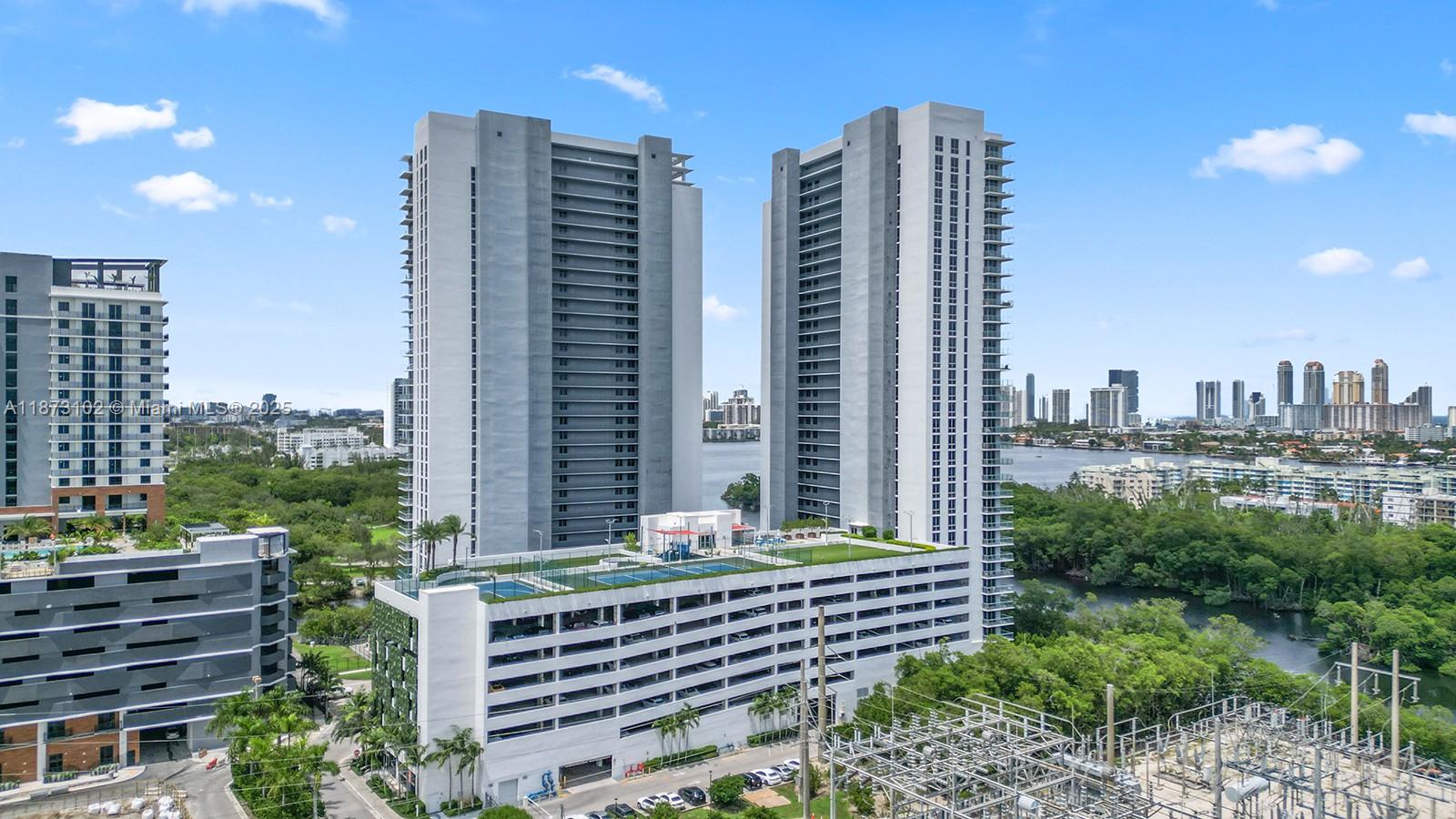 THE HARBOUR NORTH CONDO - Residential