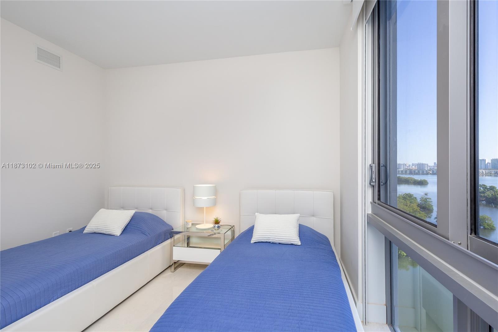 THE HARBOUR NORTH CONDO - Residential