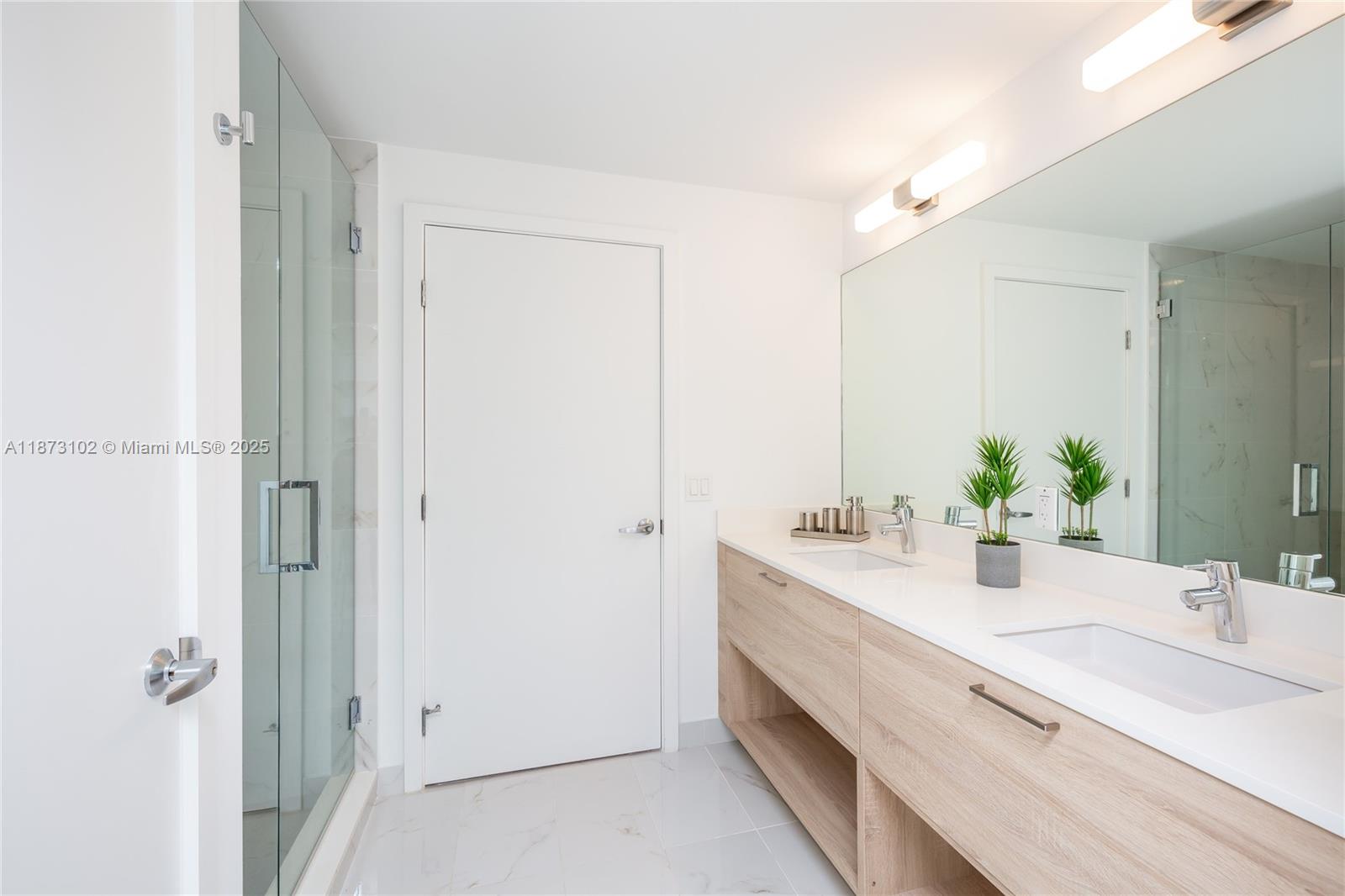 THE HARBOUR NORTH CONDO - Residential