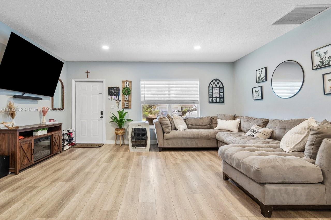 COUNTRY CLUB ACRES 5 - Residential