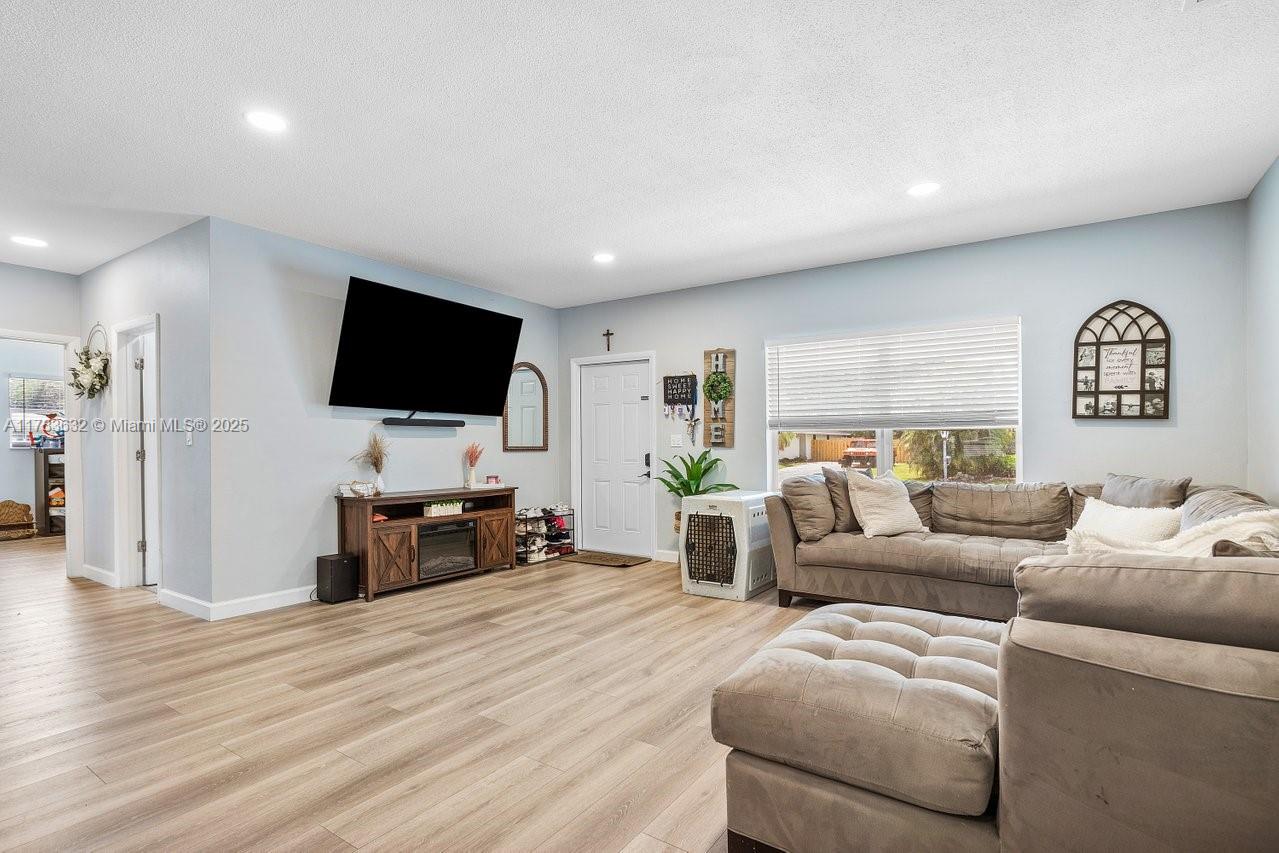 COUNTRY CLUB ACRES 5 - Residential