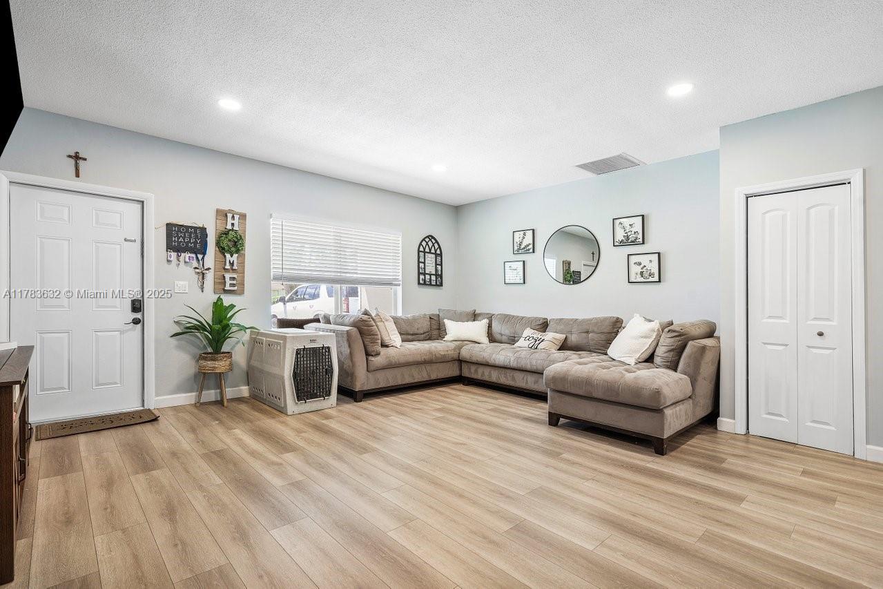 COUNTRY CLUB ACRES 5 - Residential