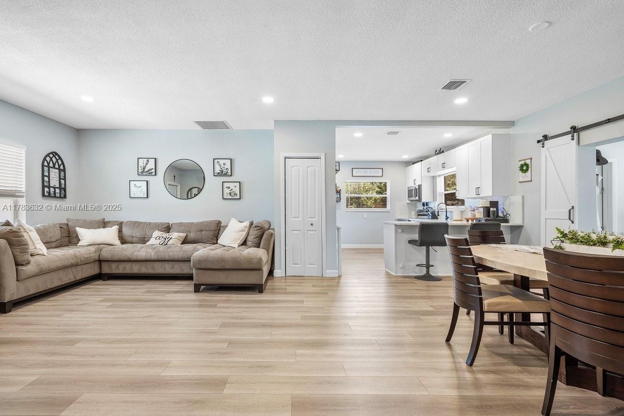 PRIME DELRAY LOCATION! One of the largest lots in CCA and no HOA! Fully fenced in bring your boat, RV, Trailers and trucks! Brand new AC (2024), Impact windows, Spray insulation (2024), Paver driveway (2024) and plenty of room for a pool! Fully remodeled including all appliances (2022) and move-in ready! Open concept living room/ kitchen. Don't miss out on this amazing opportunity to be in the heart of Delray, just 12 minutes away from the beach and super close to shopping, restaurants and grocery stores!
TV'S are not included