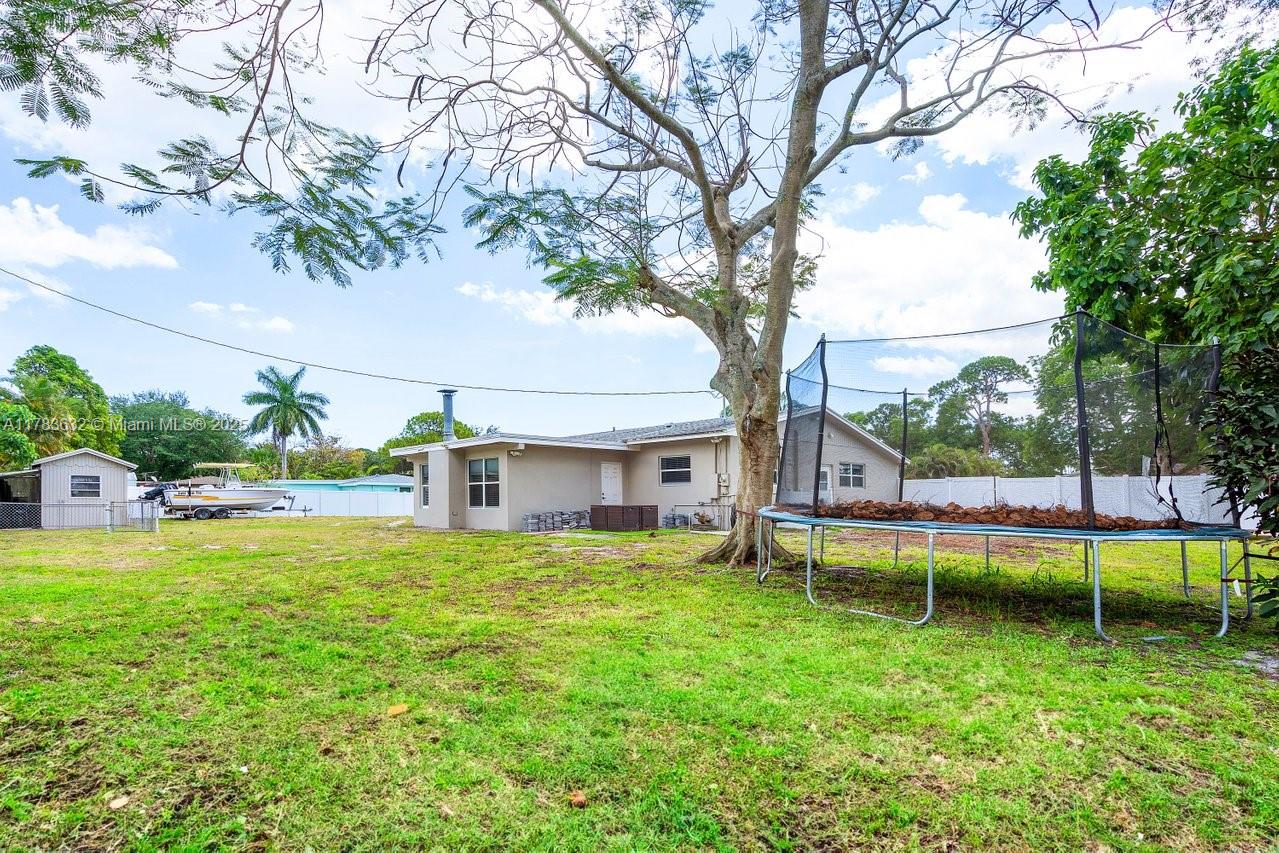 COUNTRY CLUB ACRES 5 - Residential
