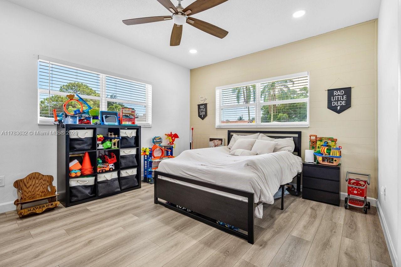 COUNTRY CLUB ACRES 5 - Residential