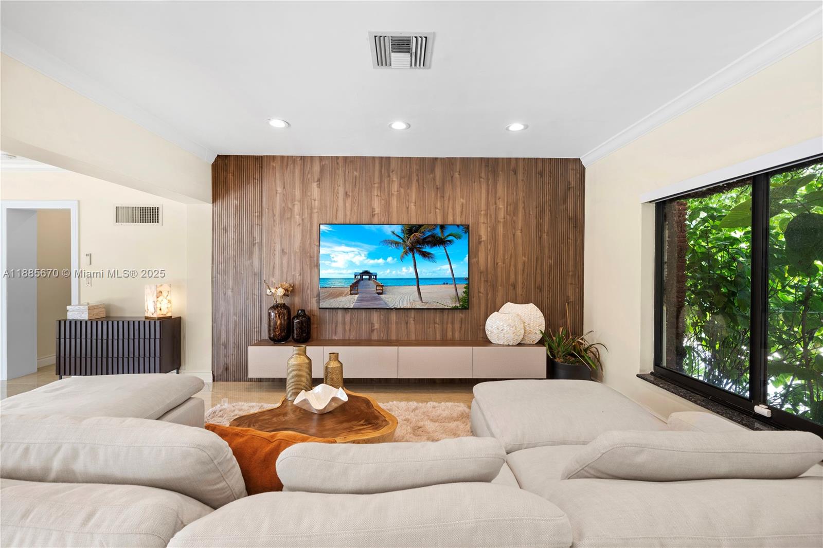 AMD PL BISCAYNE PINES - Residential Lease