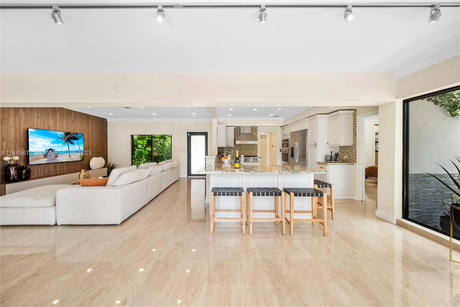 AMD PL BISCAYNE PINES - Residential Lease